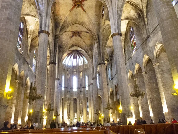 Catedral da Santa Cruz e Santa Eulália interior em gótico — Fotografia de Stock