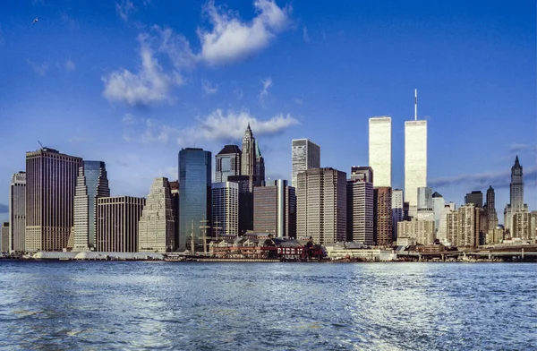 Pohled na Dolní Manhattan a Světové obchodní centrum v New Yorku — Stock fotografie