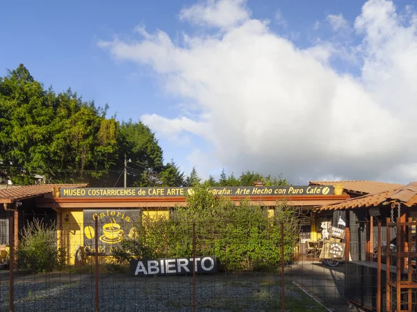 Museo dell'arte del caffè è aperto e mostra le diverse pieghe — Foto Stock