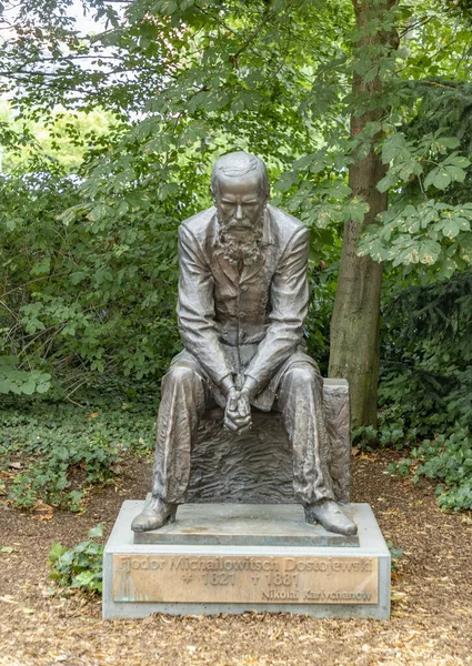Statue of  Fjodor Dostojewski by artist Nikolai Karlychanow in t — Stock Photo, Image