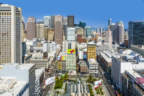 Vue sur la ville de San Francisco à midi depuis la plateforme d'observation — Photo