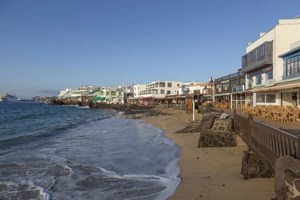 Passeggiata di Playa Blanca senza persone alla luce del mattino — Foto Stock