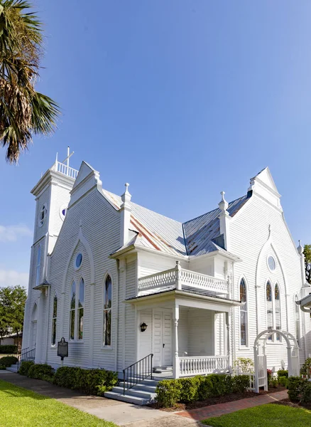 Antigua iglesia metodista escopal de estilo victoriano al sur en Apalachico — Foto de Stock