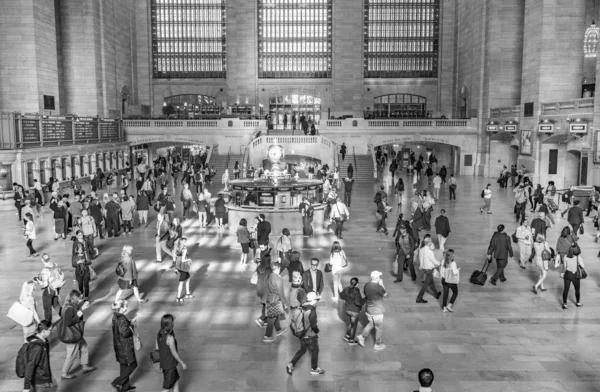 Pendelaars en toeristen in het grote centraal station in New York, — Stockfoto