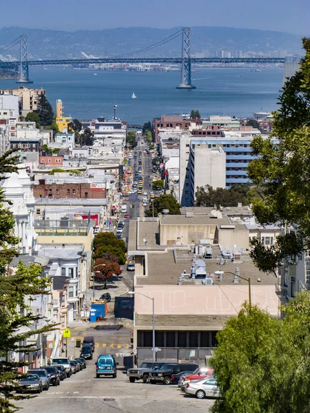 View to downtown San Francisco with streets and golden gate in b — Stockfoto