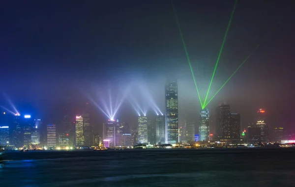 Hong Kong híres Laser Harber Show a Kowloon kikötő — Stock Fotó