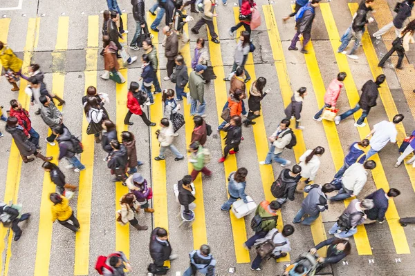 Aerial view of people crossing a street at a pedestrian crossing — Stock Photo, Image