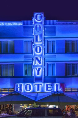 Colony hotel ocean drive tarafından gece adlı