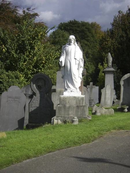 Old graves at the famous general cemetery in Nottingham — Stock Photo, Image