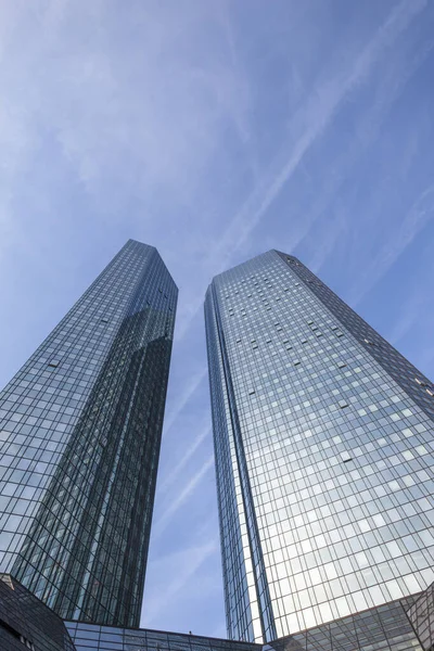 Ventanas de edificios de oficinas — Foto de Stock