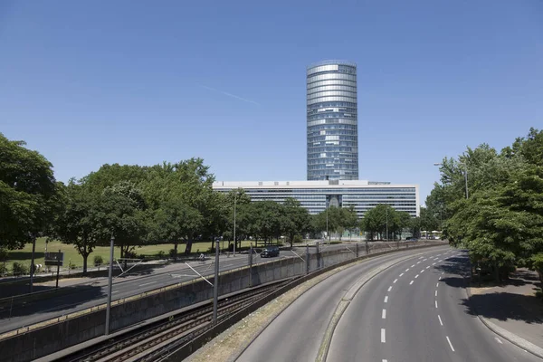 Kölner dreieck, berühmtes gebäude in der nähe von köln messe-deutz — Stockfoto