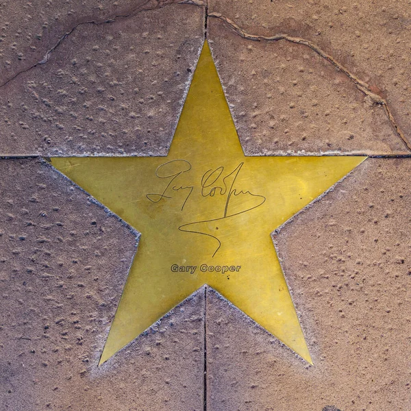 加里 · 库珀在亚利桑那州凤凰城的人行道上的明星. — 图库照片