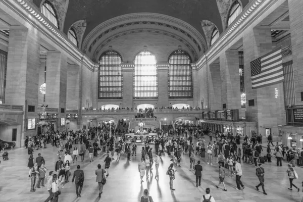 Pendelaars en toeristen in het grote centraal station in New York, — Stockfoto