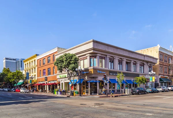 Facade of historic houses in the gaslamp quarter in San Diego — Stock Photo, Image