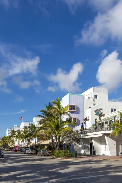 Art-déco-Hotels und Bars am Ocean Drive, Südstrand, Miami, USA — Stockfoto