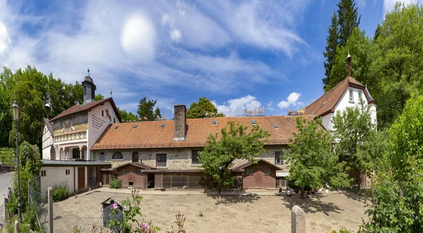 Building of the former monastery and today rider court rettersho — Stock Photo, Image