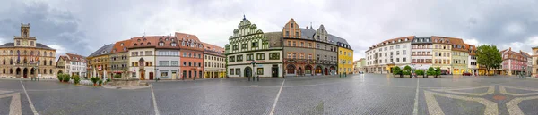 Panoramic view of old market place in Weimar by night with famou — Stock Photo, Image