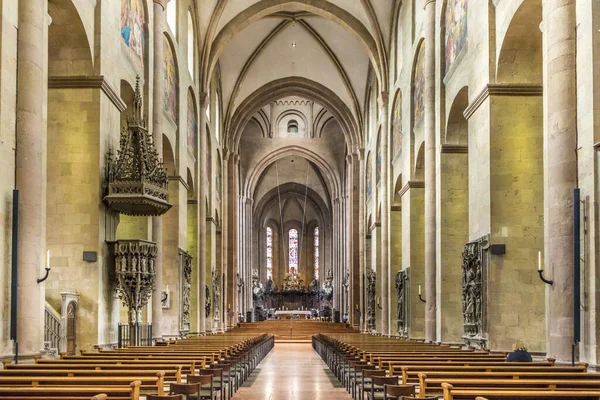 Panoramatické vnitřní pohled na katedrálu Dom v Mohuči — Stock fotografie