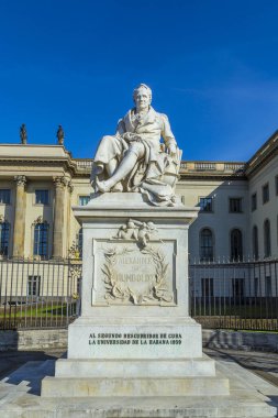 Alexander von Humboldt 'un heykeli