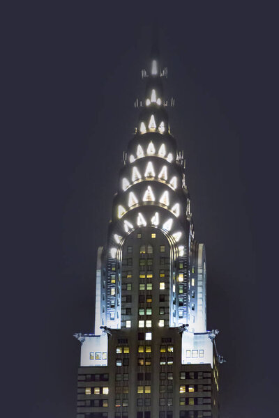 ночной вид на здание Chrysler
 