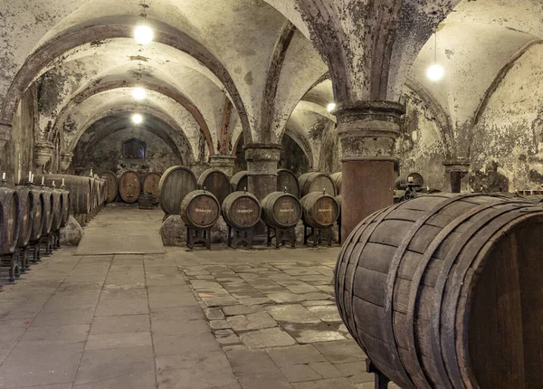 Vinícola velha em Eberbach. A Abadia é uma antiga monstruosidade cisterciense — Fotografia de Stock