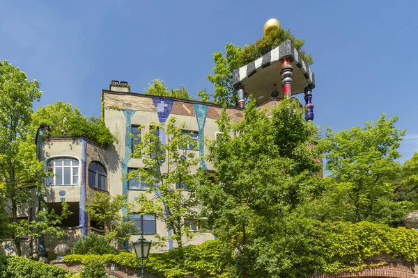 Kilátás a Hundertwasser ház Bad Soden, Németország — Stock Fotó