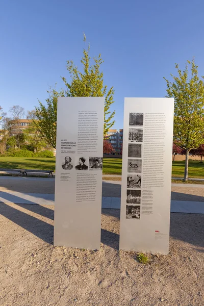 Placa para recordar el primer movimiento de emancipación homosexual wi — Foto de Stock