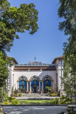 Vizcaya, mavi gökyüzü altında Floridas görkemli ikamet