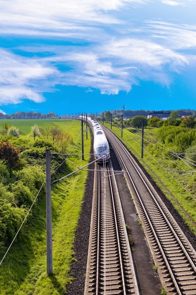 Tren de alta velocidad alemán ICE con velocidad —  Fotos de Stock