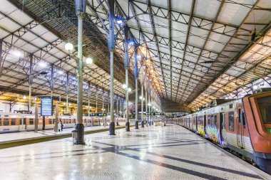 Lisbon, Portekiz-geceleri Rossio tren istasyonu