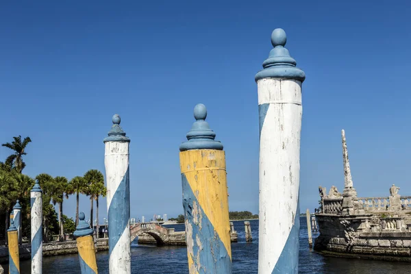 Vizcaya, Floridas plus grande résidence sous le ciel bleu avec reconstruction — Photo