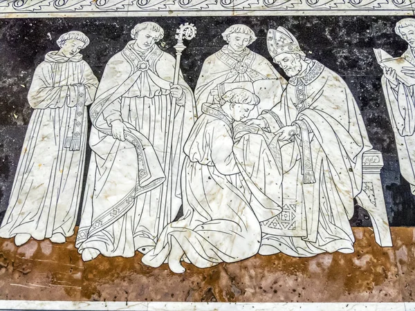 Famous marble wall sculpture of monks giving honor to the pope o — Stock Photo, Image