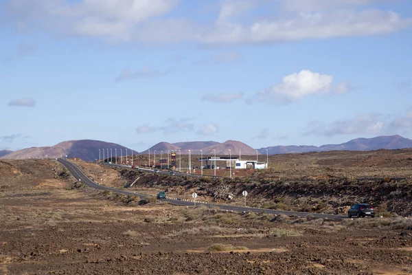 Benzinkút a vulkanikus timanfaya régióban Lanzarote-ban — Stock Fotó