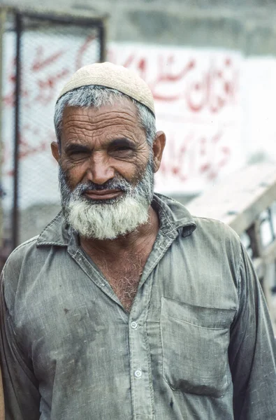 Portrait of old pakistani man with white beard — Stock Photo, Image