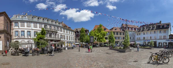 Mercado en el casco antiguo de Selestat. Selestat es una comuna —  Fotos de Stock