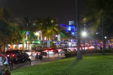 Tarihi A 'da, Güney Sahili boyunca Ocean Drive boyunca Miami' ye bakın.