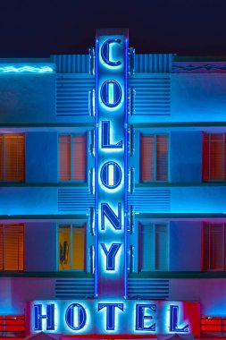Colony hotel ocean drive tarafından gece adlı