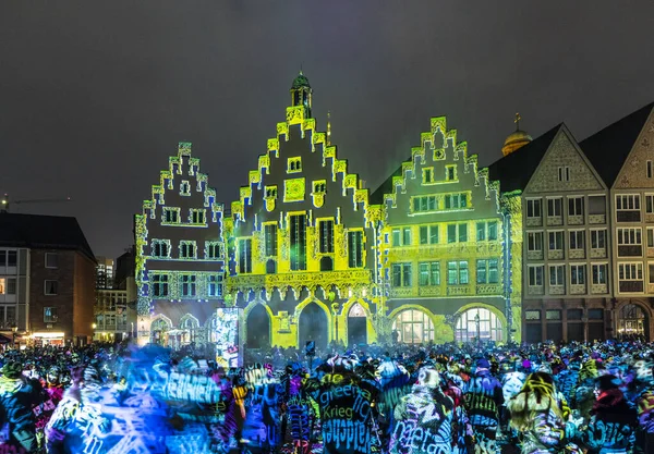 People watch the open air light spectacle Luminale in Frankfurt — Stock Photo, Image