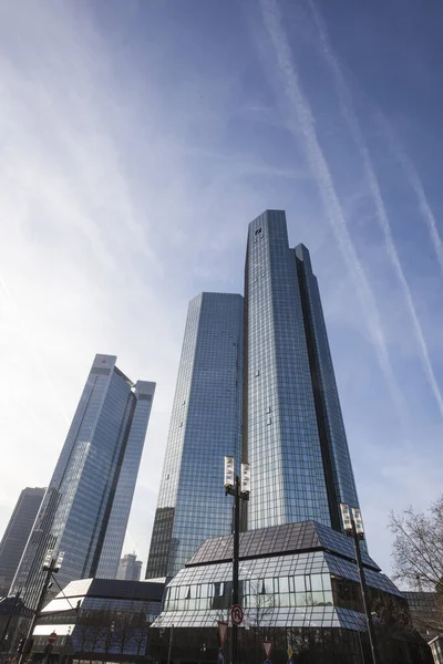 Deutsche Banks högkvarterstorn, en modern skyskrapa i Cen — Stockfoto