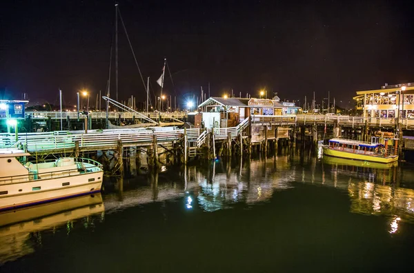 Порт Монтеррей вночі.. — стокове фото