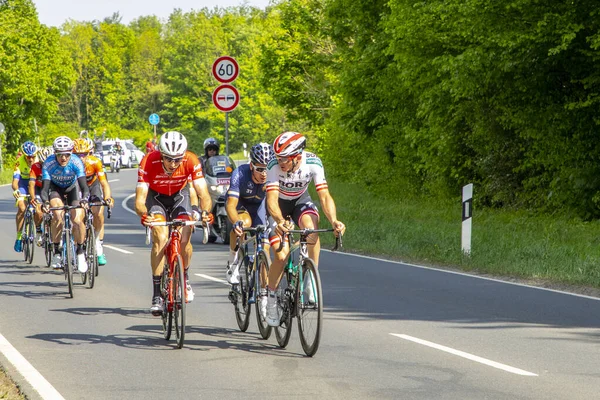 Cyklista na slavném závodě Frankfurt - Eschborn ve Schwalbu — Stock fotografie