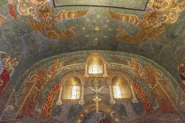 Mosaïque dans la chapelle de l'abbaye Saint-Odile — Photo