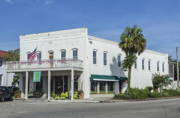 Old victorian style house  in Apalachicola. Apalachicola is famo — Stock Photo, Image