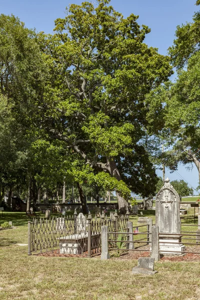 Velho cemitério histórico em Sankt Augustine, EUA — Fotografia de Stock