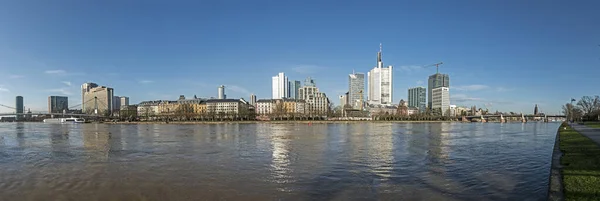 Vista panoramica sullo skyline di Francoforte sul Meno — Foto Stock