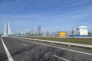 Frankfurt 'taki sanayi parkında boru hatları