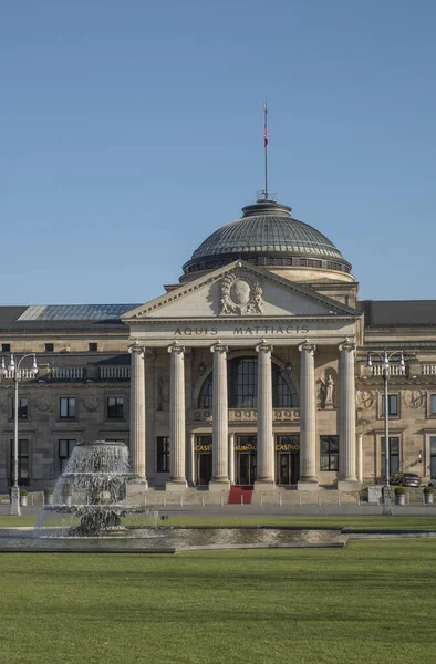 Hlavní vchod Casino Wiesbaden, Německo — Stock fotografie