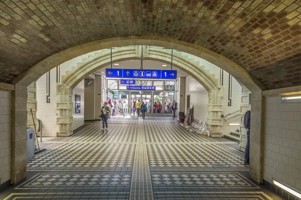Personnes à la gare Prater à Vienne — Photo