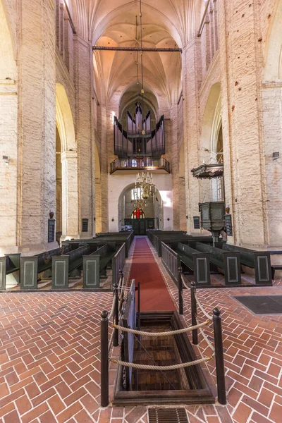 Binnen historische gotische St Petri kerk in Wolgast, Usedom — Stockfoto