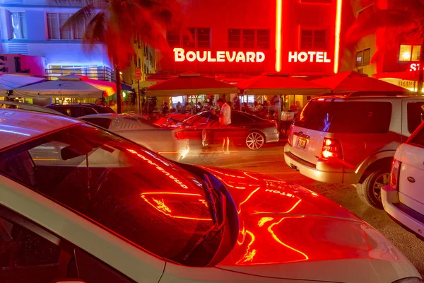 View along Ocean Drive along South Beach Miami in the historic A — Stock Photo, Image